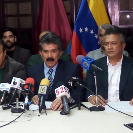Rafael narváez acompañado por Rubén Limas, Alfonso Granadillos, entre otros. Foto cortesía