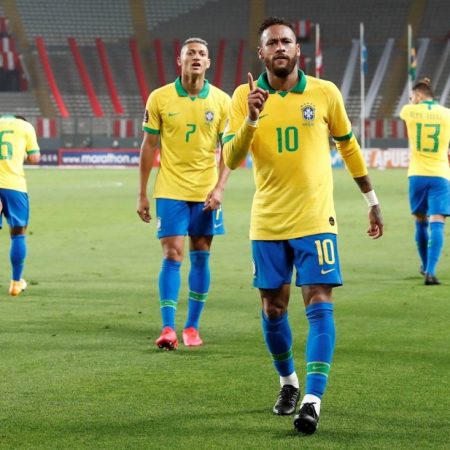 "Ney" fue el MVP del partido. Foto EFE.