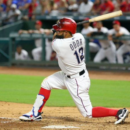 El segunda base venezolano Rougned Odor conectó dos cuadrangulares y los Vigilantes de Texas vencieron a domicilio 7-3 a los Astros./Foto:AFP