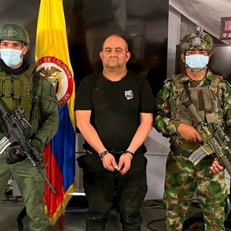 Dairo Antonio Úsuga David, alias "Otoniel", el jefe del Clan del Golfo capturado hoy, en Carepa (Colombia),  en una operación conjunta de la Policía y las Fuerzas Armadas. Foto EFE