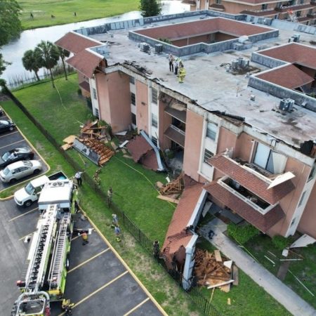 Otro edificio afectado en Miami Dade.Foto EFE