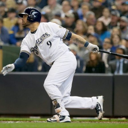 Manny Piña conectó cuadrangular pero su batazo no fue suficiente./Foto: AFP