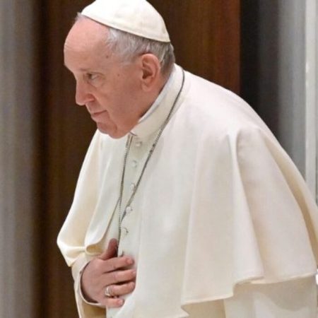 El papa Francisco pide diálogo en Venezuela y asegura que las dictaduras siempre acaban mal
