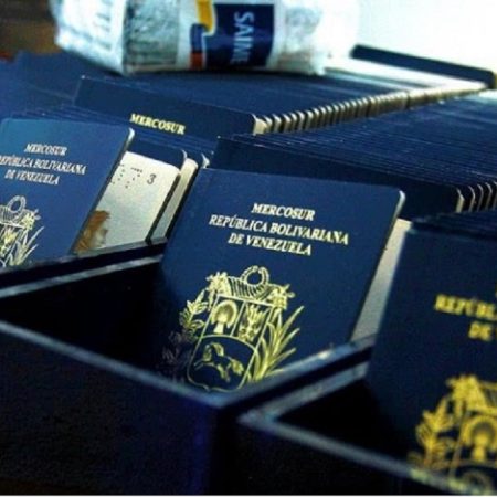 Nuevo pasaporte exprés tiene un costo de 720 dólares