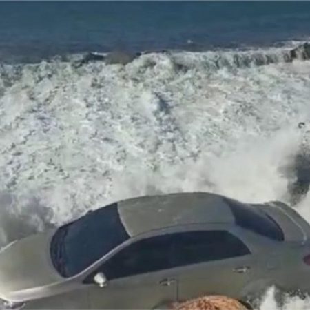 Mar de leva en Puerto Cabello. Foto Twitter
