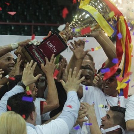 El elenco capitalino se llevó la corona por segunda temporada consecutiva.Foto: @MeridianoTV