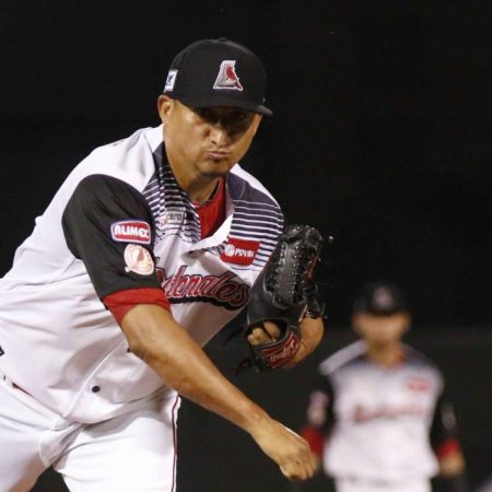 El derecho Raúl Rivero fue una de las figuras de los larenses con buena apertura de seis entradas. /Foto: @CardenalesDice