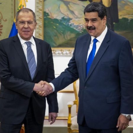 Canciller de Rusia, Serguéi Lavrov y NIcolás Maduro. (Foto EFE)