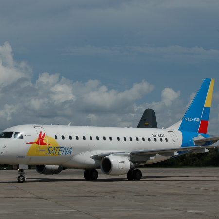 Petro sugiere que estatal Satena atienda a pasajeros afectados por crisis de Viva Air