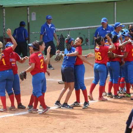 La selección venezolana venció a Cuba para cerrar entre las cuatro mejores y lograr su cupo mundialista./Foto: EFE