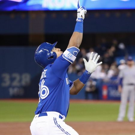 Yangervis Solarte mostró su poder para los Azulejos por segundo día consecutivo./Foto: AFP