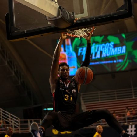 Skylar Spencer mostró su dominio en los tableros con 28 puntos para liderar la paliza de los crepusculares./Foto: Prensa Guaros