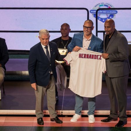 La Confederación del Béisbol Profesional del Caribe (CBPC) exaltó este jueves al Salón de la Fama a tres jugadores y un cronista de Venezuela, en el marco de la edición 65 del torneo regional que se celebra hasta mañana en el país sudamericano. Foto EFE.