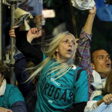 Seguidores de Luis Lacalle Pou celebran en Uruguay. Foto EFE