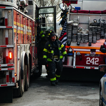 Diez personas, incluidos tres niños, mueren en un incendio en EE.UU.