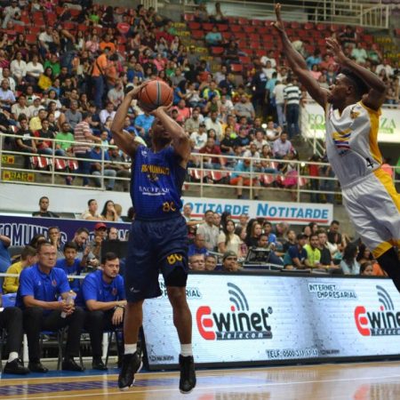 Terrell Stoglin fue un coloso con sus lanzamientos para liderar al "Expreso"./Foto: Saúl Zerpa-Prensa Trotamundos