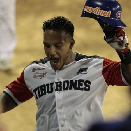 Juan Apodaca fue clave con su cuadrangular para el elenco varguense/Foto: Lvbp.com