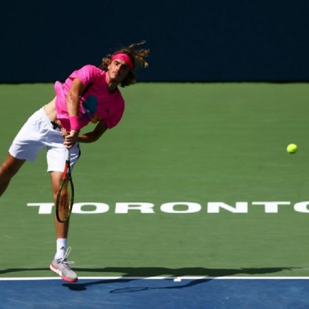 Stefanos Tsitsipas, que la víspera se deshizo del serbio Novak Djokovic, volvió a sorprender al batir en un épico duelo a Alexander Zverev/Foto: AFP