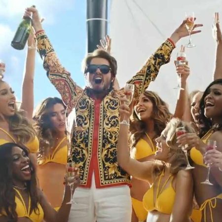Su videoclip The Man, fue dirigido por ella misma, y es una crítica directa al machismo / Foto E! Online