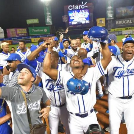 Tigres de Licey celebran segundo triunfo. Foto Agencias