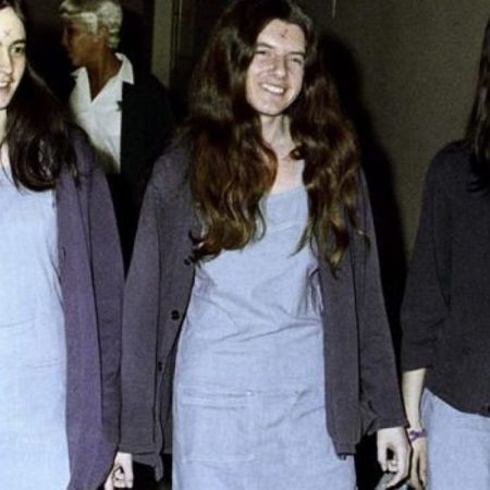 Tres miembros de la familia Manson.