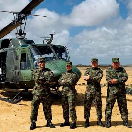Tripulación del helicóptero siniestrado en Colombia. Foto EFE
