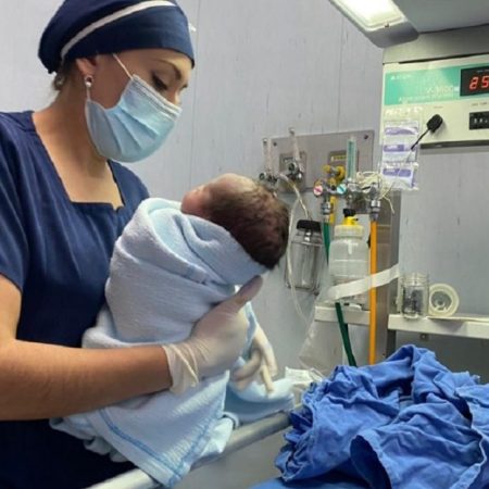 Nace primer bebé del IMSS en 2021. (Foto:@Tu_IMSS)