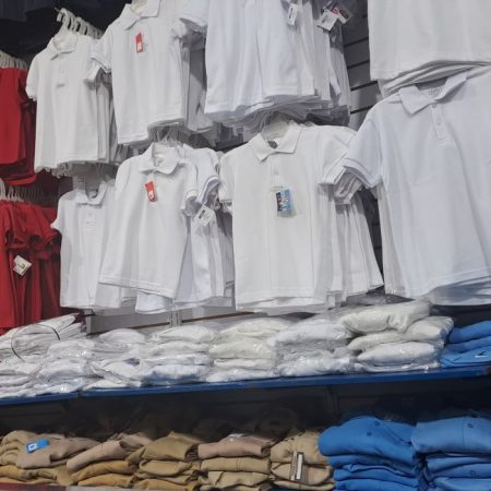 más de 100 dólares