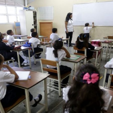 Clases en las escuelas (Foto Referencial)