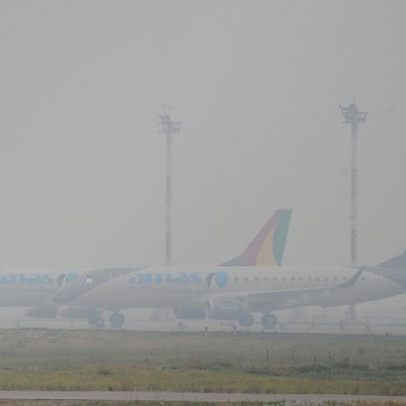 Humo de los incendios ocasiona suspensiones de clases y cancelación de vuelos en Bolivia