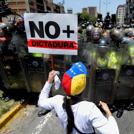 Opositores piden acciones internacionales más contundentes contra Nicolás Maduro