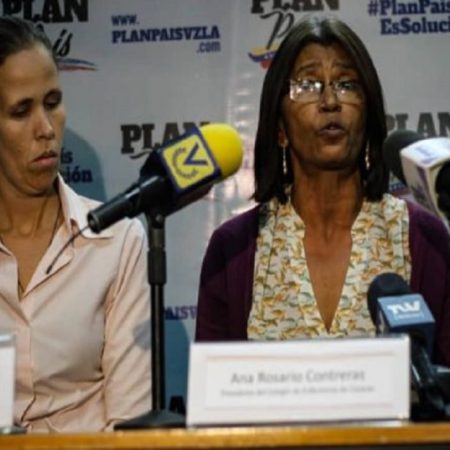 Manuela Bolívar, diputada y coordinador política del área Social de Plan País, junto a la presidenta de Colegio de Enfermeras de Caracas, Ana Rosario Contreras. (Cortesía)