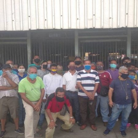 Arrendatarios temen que se pudran los alimentos tras cierre preventivo del mercado Periférico La Candelaria (Foto Rosimar Sánchez)