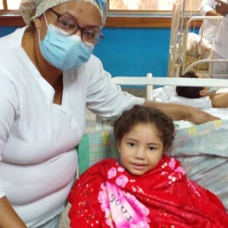 La pequeña Wilmar Alexandra requiere donaciones para adquirir una prótesis
