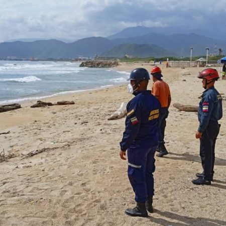 Autoridades activaron búsqueda de joven desaparecido en Playa Cumboto Norte
