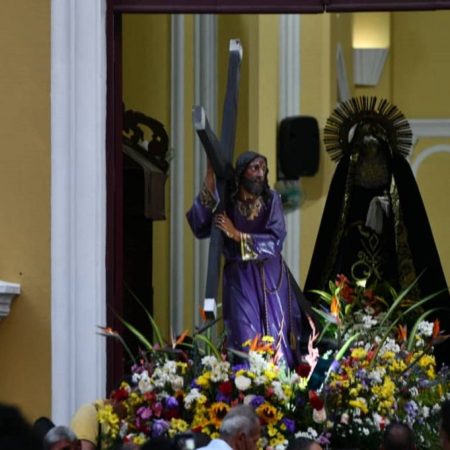 Tres comunidades parroquiales se unieron en la Procesión del Nazareno en Valencia