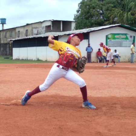 Neoespartanos arrebataron el invicto a los carabobeños en el Beisbol Infantil