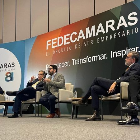 Panel de economistas en la 81 Asamblea Anual de Fedecámaras (Foto: Cortesía)