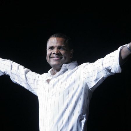 Fotografía de archivo del cantautor colombiano Omar Geles durante su actuación en el concierto "100% Colombiano", el 15 de julio de 2006, en el Madison Square Garden de Nueva York (EE.UU.) / Foto: EFE
