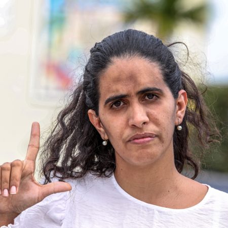 Protestan en México ante prohibición de entrada a Cuba a una opositora