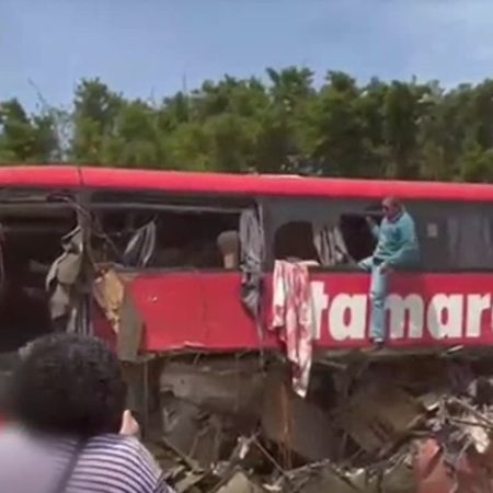 Doce muertos al chocar autobús con camión en carretera brasileña