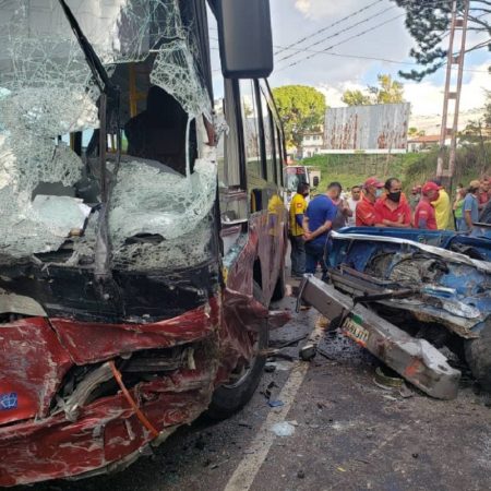 Seis muertos y tres lesionados dejó accidente vial en el estado Táchira