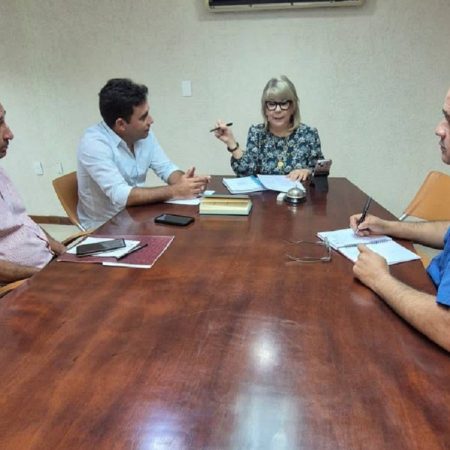 La reunión se realizó en el rectorado de la UC.(Foto cortesía prensa Alcaldía de Montalbán).