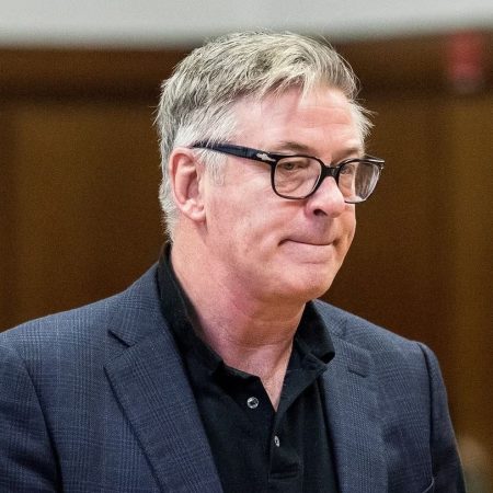 Fiscal formaliza cargos contra Alec Baldwin por la muerte de Halyna Hutchins