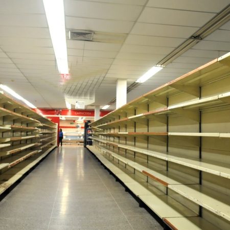 Anaqueles vacíos en supermercados/ Foto: Angel Chacón.