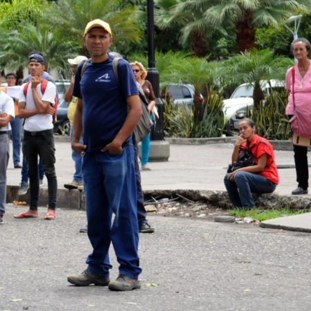 A la espera del transporte. (Foto Angel Chacón )