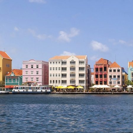 Confirmada la reconexión aérea y marítima con las islas neerlandesas desde el 3 de abril