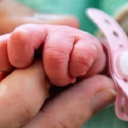 Abandonado bebé recién nacido en un terreno residencial de Barinas