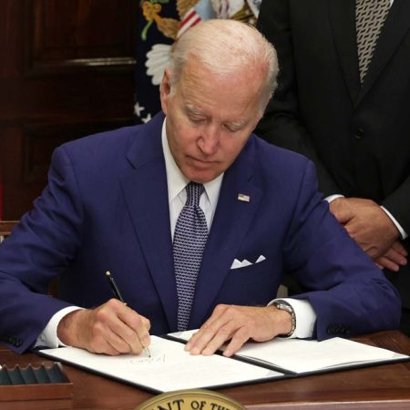 Biden acusa a Venezuela de bajar la guardia frente al narcotráfico