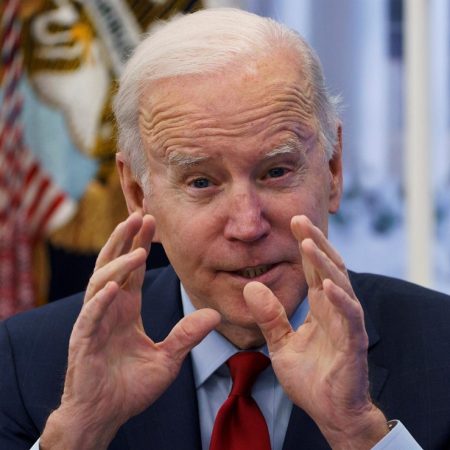 Biden acusa a Putin de un ataque injustificado y premeditado contra Ucrania